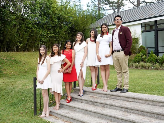 Paola Caminals, Andrea Martínez, María Fernanda Colindres, Ana Paola Lizano, Isabella Rivas y David Oyuela