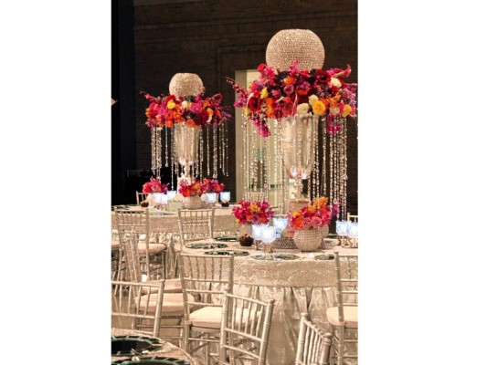 Flower power. Las flores más hot siguen siendo las rosas y hortensias o hydrangeas. Son flores con aire dramático pero también muy versátiles y románticas. Encajan perfectamente tanto en una boda tradicional como en una formal o relajada.