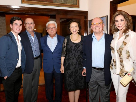 Fiesta en honor de Eugenio Torres-Morales