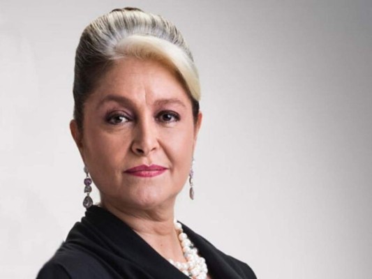 Daniela Romo, la actriz y cantante mexicana recibió el diagnóstico de cáncer de seno en el 2011, a sus 52 años. Le extirparon un tumor en su seno izquierdo y se sometió a quimioterapia.