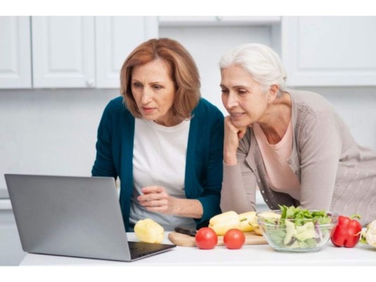Cocina en casa: Procura cocinar siempre en tu casa ya que esto ayuda a controlar de una mejor manera la dieta, pues las comidas en restaurantes siempre tienden a ser más calóricas.