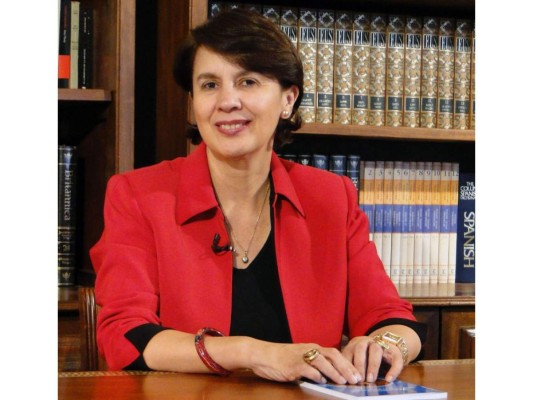 Rosalía Arteaga. Fue la presidenta de la República de Ecuador del 9 de febrero de 1997 al 11 de febrero del mismo año. En la historia de su país también se desarrolló como la primera mujer que se fungió en el puesto de vicepresidenta constitucional del 10 de agosto de 1996 al 6 de febrero de 1997 y del 11 de febrero de ese mismo año al 30 de marzo de 1998.