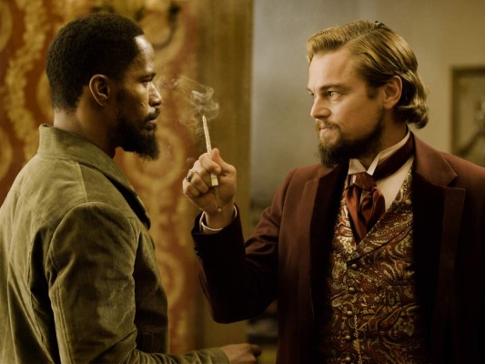 Calvin Candie, Django desencadenado (2012). El mejor villano de la carrera de DiCaprio también es el personaje más inolvidable y uno de sus mejores trabajos. Su interpretación es tan fiel que la escena en la que se corta la mano tras golpear la mesa no estaba en el guión pero él se cortó realmente y siguió grabando como si nada.