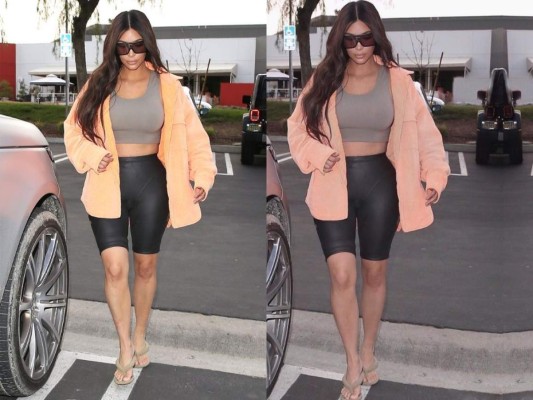 Kim Kardashian<br/>La exitosa empresaria publicó la foto de la derecha a su cuenta de Instagram. Cientos de sus fans descubrieron que Kim había editado pobremente la fotografía original para disminuir su cintura.