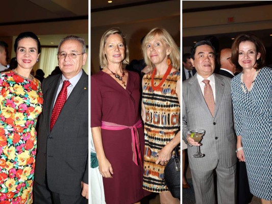 Ernestina y Moisés Starkman; Elena Albero y Kristen Nealon; William Chong Wong y María del Carmen Nasser