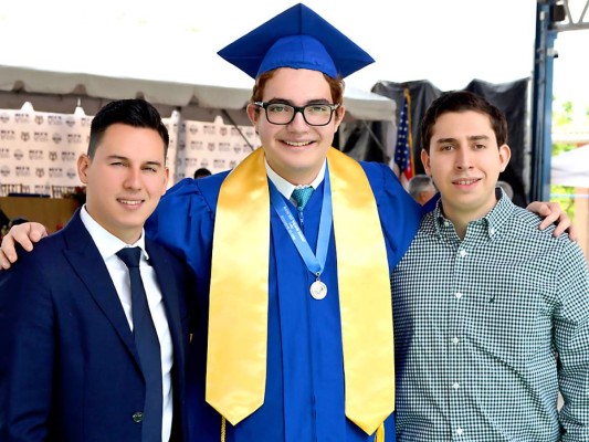 Graduación de los Seniors 2019 de la Discovery School