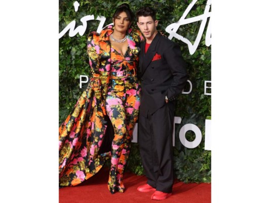 Priyanka Chopra Jonas en conjunto de Richard Quinn.