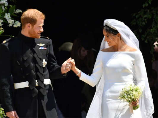 Meghan la duquesa de Sussex enamoró con su vestido