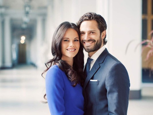 Tras muchos años de noviazgo y numerosos impedimentos, Carlos Felipe de Suecia se casó con “la mujer de su vida”, Sofía Hellqvist, en junio de 2015