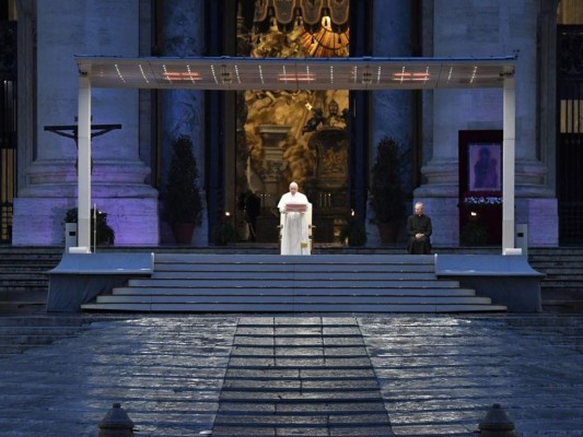 Desde plaza vacía, Papa Francisco envía al mundo un mensaje de esperanza  