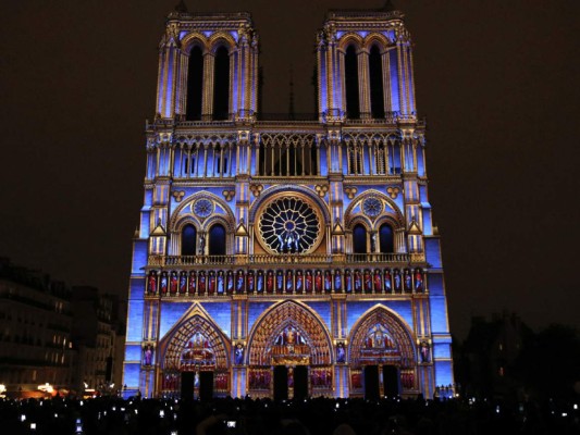 El nombre del escultural edificio ''Notre Dame'' significa Nuestra Señora y fue construída para rendirle homenaje a la Virgen María