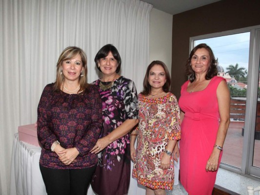 Alegre shower para María José Welchez  