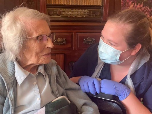 Dos ancianos con 99 y 106 años superan el coronavirus