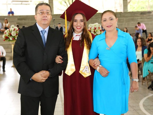 Entrega de títulos de Mayan School I parte