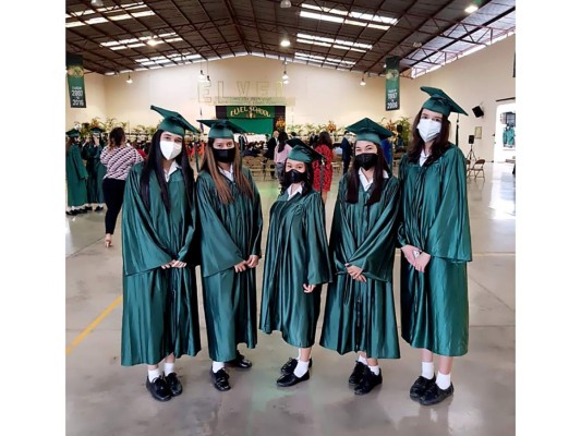 Graduación de Elvel School