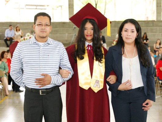 Entrega de títulos de Mayan School I parte