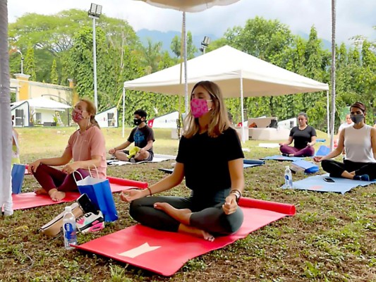 Brunch y Yoga by Olistik presentado por Michelob Ultra