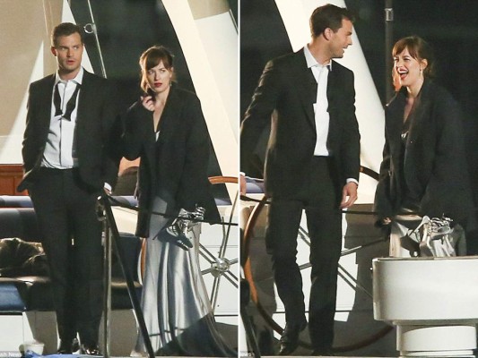 Jamie Dornan y Dakota Johnson han sido vistos en varias ocasiones mientras interpretaban los papeles que les llevaron a la fama: primero fueron un beso y una pelea, y ahora un yate...