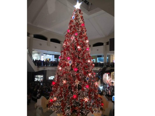 Encendido del árbol navideño en Multiplaza de Tegucigalpa