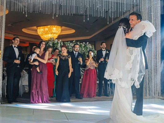 Daniel Pitsikalis y Alexandra Zgheibra celebran su fiesta de bodas  