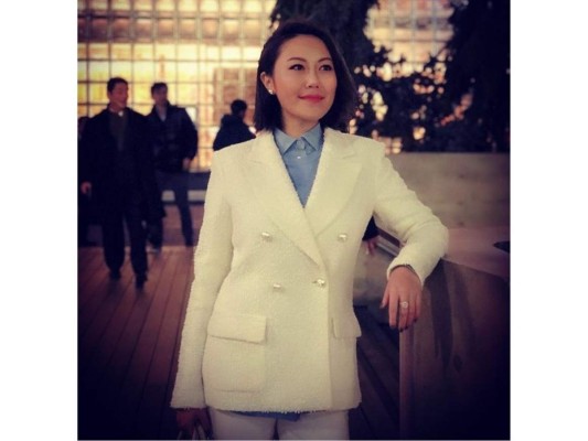 Sus padres se separaron y su madre se convirtió en la presidenta de una importante inmobiliaria con sede en la ciudad china de Chengdu.