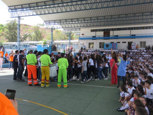 Entrance de los Seniors 2017 de Macris School