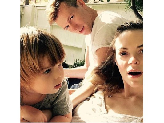 Jaime King junto a su familia