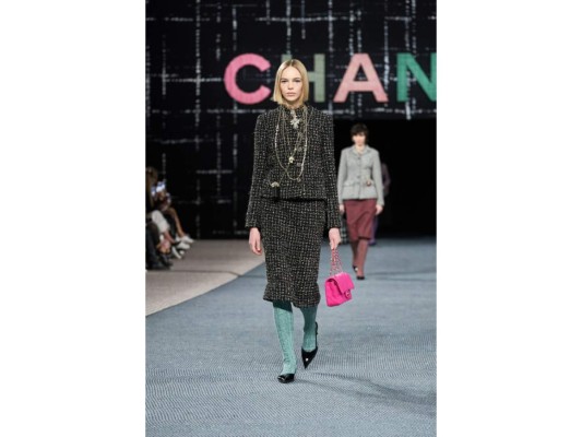 Confirmada la temporada del tweed en la pasarela de Chanel Otoño/invierno 2022