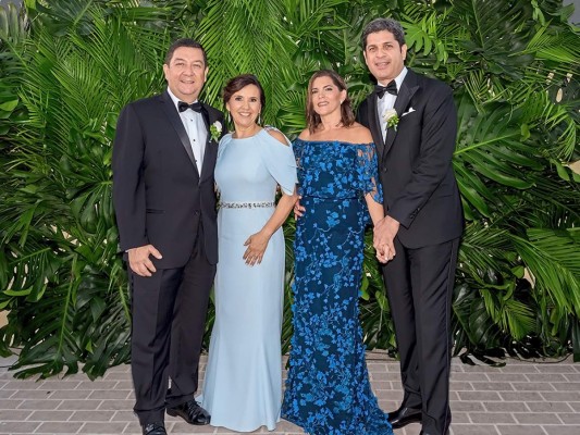 Eduardo Interiano y Lucía Chicas celebran boda a la orilla del mar   