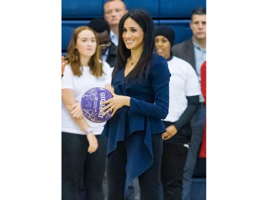 Meghan Markle jugó básquet en tacones