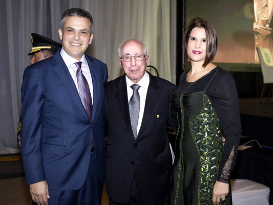 Camilo Kafati recibe homenaje El Forjador 2017  