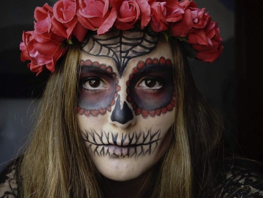 The Hipster Travels comparte un ingenioso makeup al estilo de 'La calaca' del día de muertos