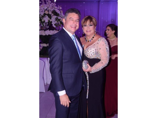 Guillermo Orellana y Giordanna Kafati festejan su boda