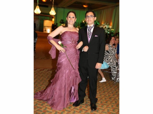 Samuel López y Vivi Kivett