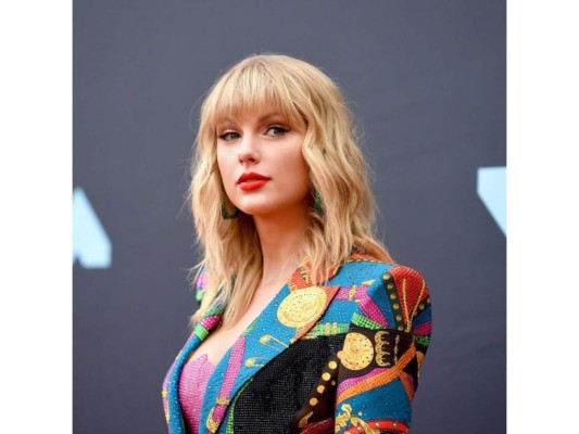 ¡Se reconoce como una gran fan de Taylor Swift! De hecho, en Spotify explica que es una una Swiftie.
