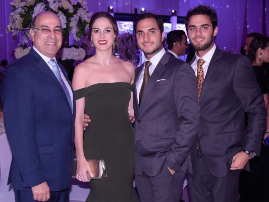 Guillermo Orellana y Giordanna Kafati festejan su boda