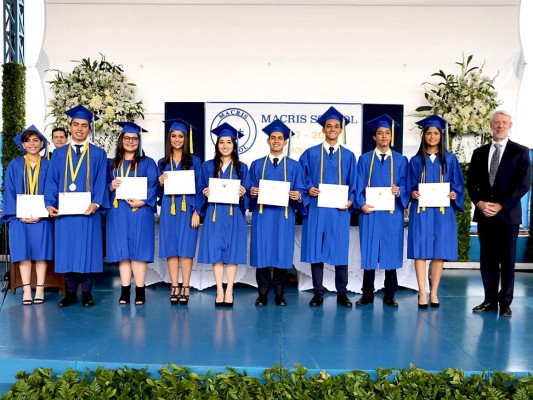 Entrega de títulos Macris School