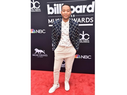 John Legend con un total look de Gucci.
