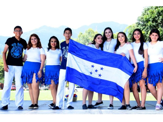 Festival Folclórico de la Academia Americana