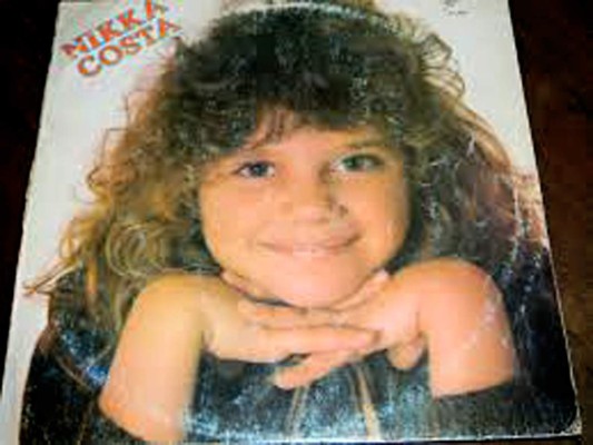 15- Frank fue padrino de la cantante Nikka Costa.