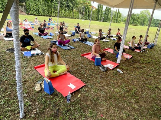 Brunch y Yoga by Olistik presentado por Michelob Ultra