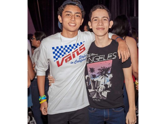 Welcome back Neón party XX de la EIS.