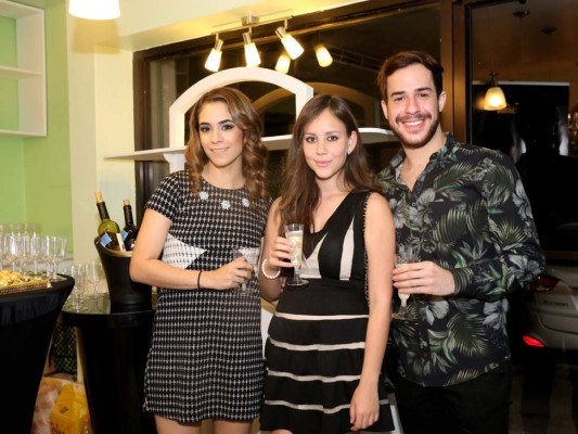 Adriana Corrales, Isabel Bográn y Ephrain Santos