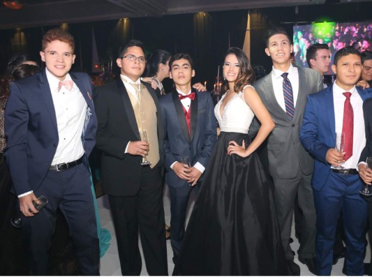 Fiesta veneciana en honor a los seniors de La Estancia School