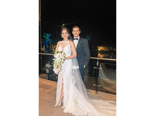 Los recién casados Alexandra Marie Zgheibra Shahín y Daniel Alexis Pitsikalis Poujol.fotos: Daniel Madrid.