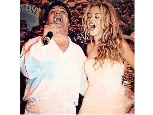 'He tenido la dicha de ser tu amiga y tú mi confidente. Te conocí desde niña y esos bellos…'<br/>Paulina Rubio