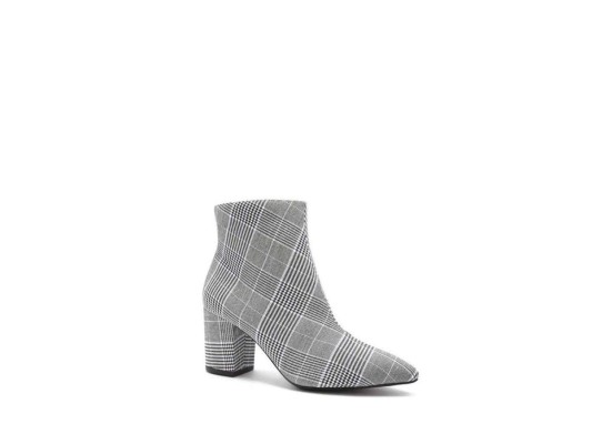 Moda de cuadros mas fácil de combinar por su color gris, las puedes encontrar en Forever 21