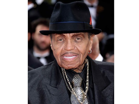 26-Joseph Jackson: padre de Michael Jackson, falleció el 27 de Junio a los 89 años por cáncer de páncreas