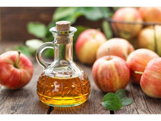5. Vinagre de Manzana<br/>Sumerge tus pies en 1 litro de agua caliente y media taza de vinagre de manzana. También puede aplicar el vinagre de manzana directamente.<br/>