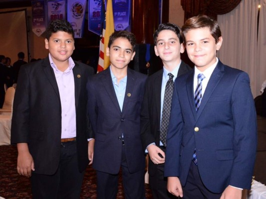 Premios Bulldog Award 2016 de la Escuela Internacional Sampedrana